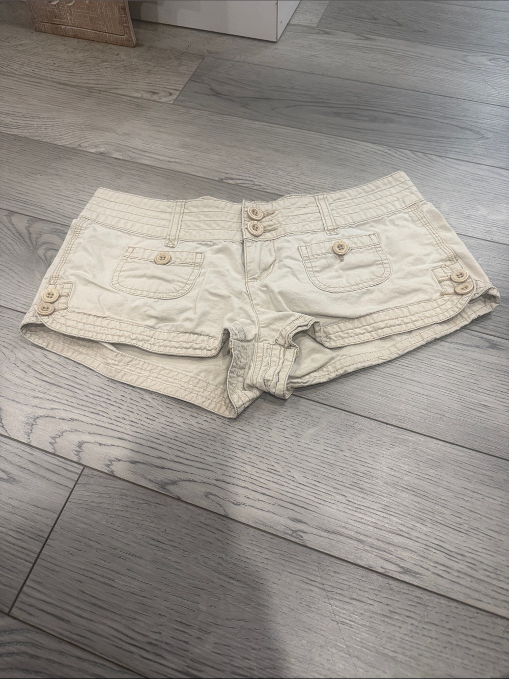 lei Cream Low-Rise Button Pocket Jean Shorts